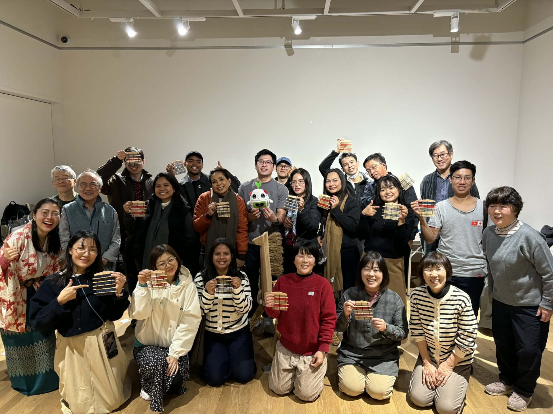 ASEAN若手官僚すだれワークショップのグループ写真